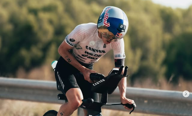 Hayden Wild consigue el pleno <a href="/worldtriathlon/">World Triathlon</a>  T100 con triunfo final en Qatar triatlonchannel.com/2025/12/12/hay…