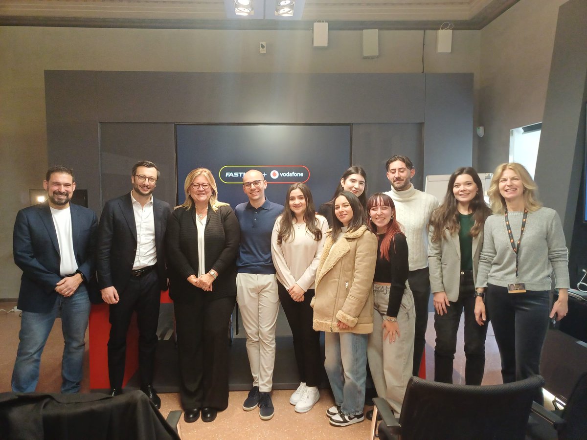 Comunica_Media's tweet photo. ✨ Si chiude una mattinata intensa di confronto, visioni e innovazione.
Il #Fastweb +#Vodafone #Day ha offerto agli studenti e studentesse del Master nuove prospettive, strumenti concreti e uno sguardo privilegiato sul futuro delle #telecomunicazioni, del #branding e dell’#AI. https://t.co/JrhqjXJmlQ