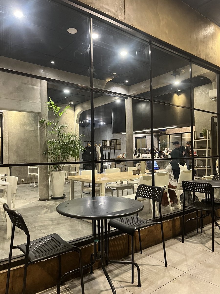 arbhimo's tweet image. Motor, ngopi, ngopi, gabut.