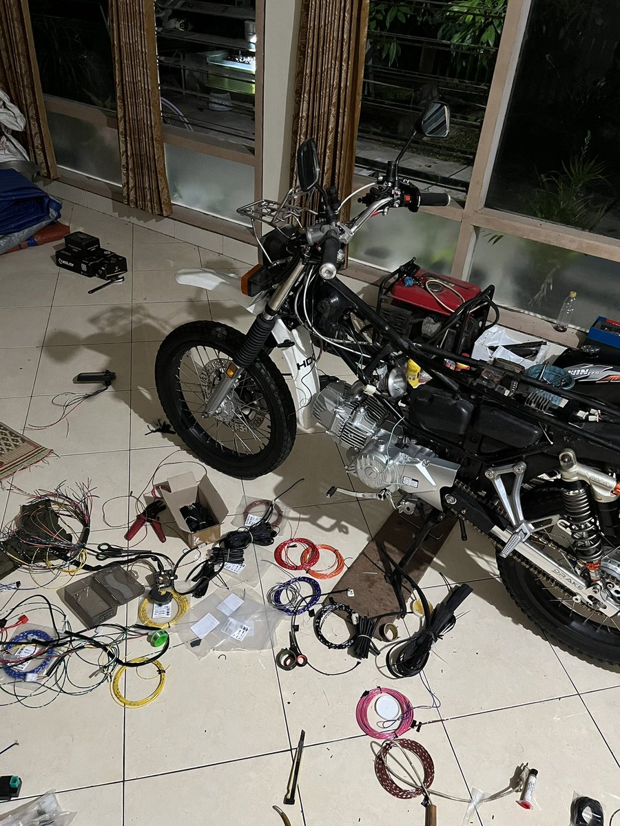 arbhimo's tweet image. Motor, ngopi, ngopi, gabut.