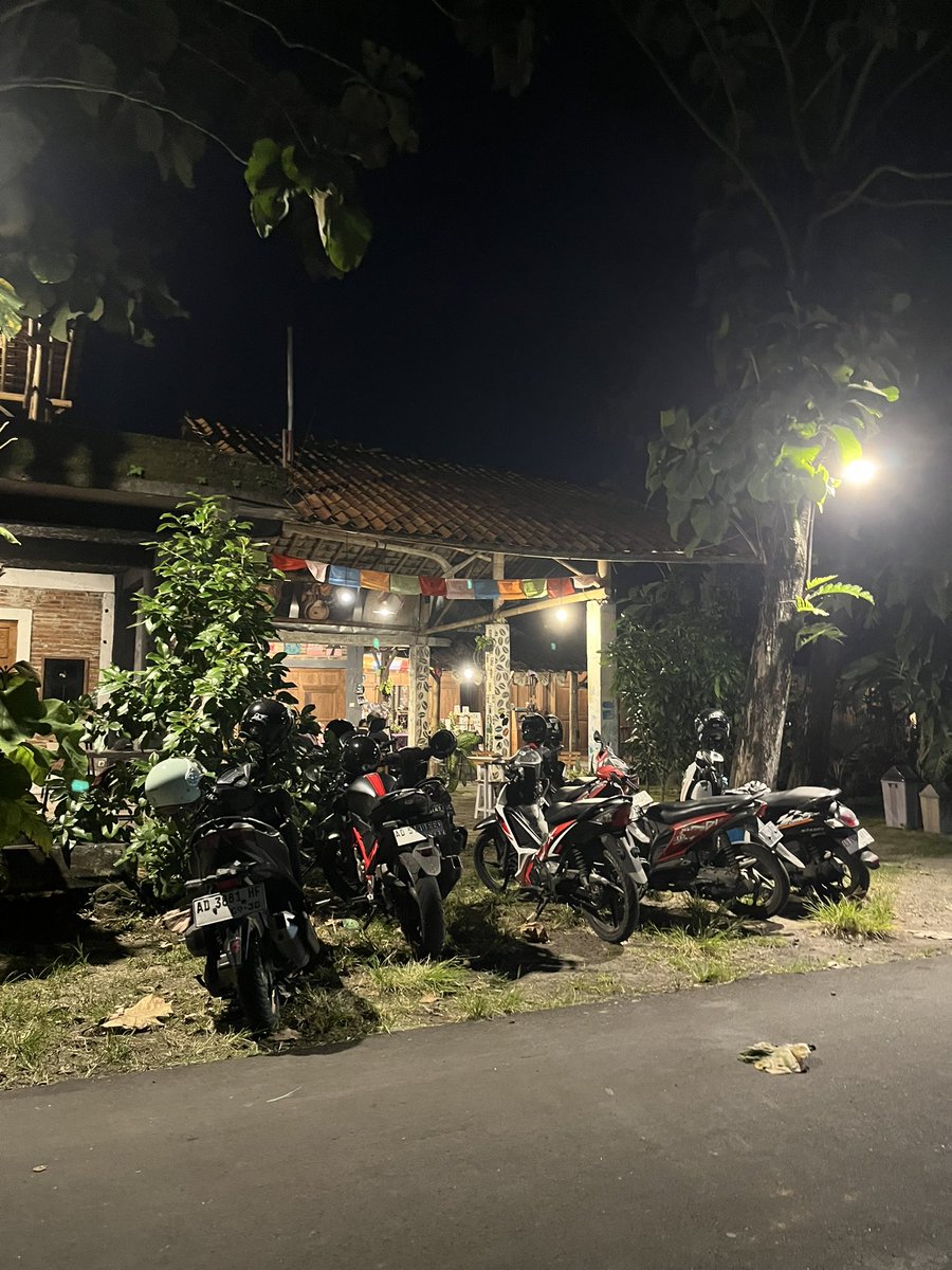 arbhimo's tweet image. Motor, ngopi, ngopi, gabut.