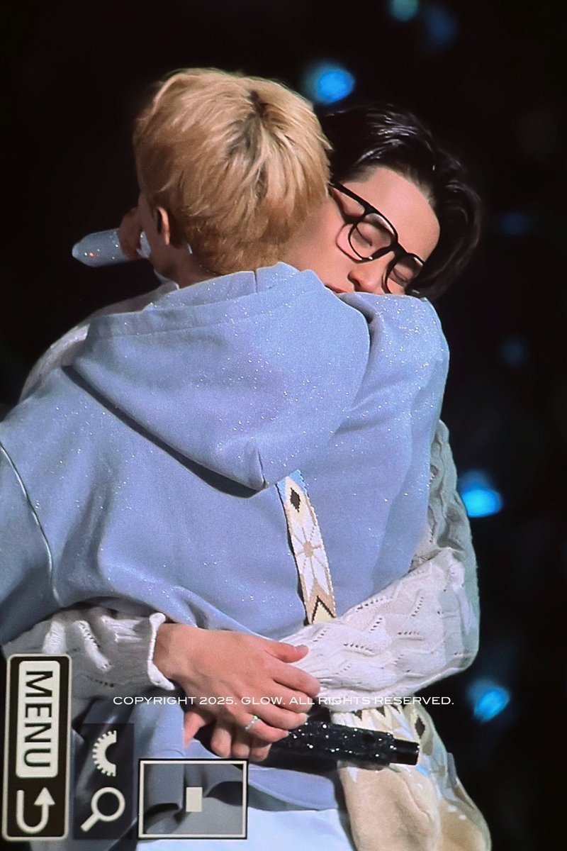 caratdeul550070's tweet image. he… closed… his… eyes… you can feel how warm that hug was and how much he needed it… they both needed it… I’m just gonna kms… bye…