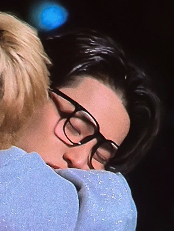 caratdeul550070's tweet image. he… closed… his… eyes… you can feel how warm that hug was and how much he needed it… they both needed it… I’m just gonna kms… bye…