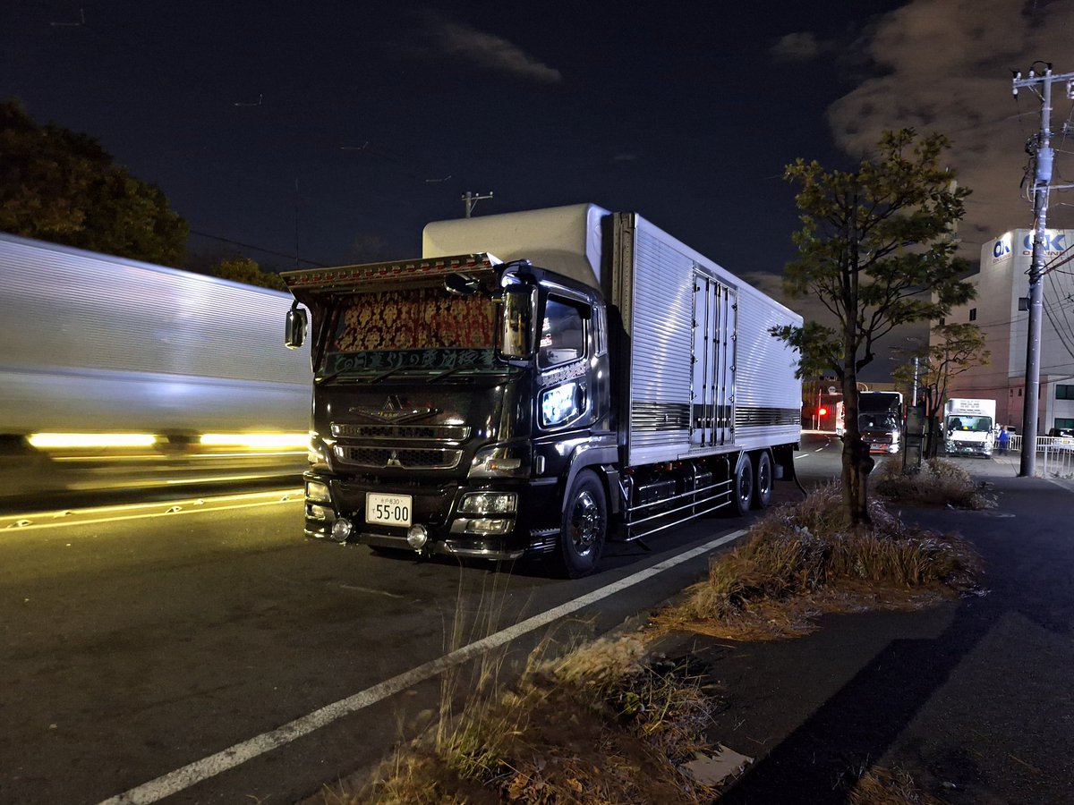 久しぶりに #船橋東埠頭 エアブラシの #デコトラ 🚚 #アートトラック