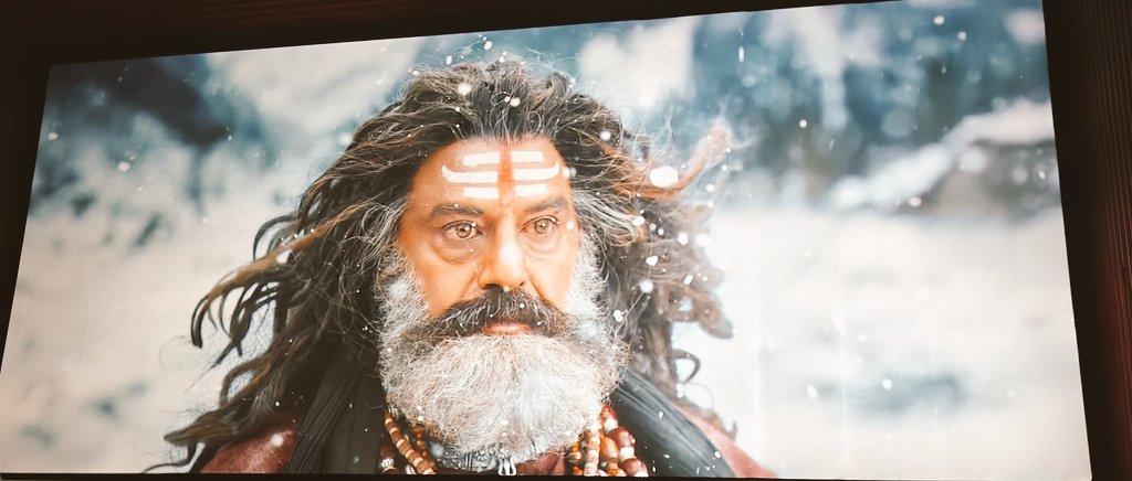 #Akhanda2 delivers power-packed action, top-class visuals, and a thundering BGM By Thaman that shakes the theatre 😍💥
Balayya sir’s acting is on a whole new level , Deserves National Award for the terrific acting 

Ee sequence ramp untadi 🔥🔥🔥🔥