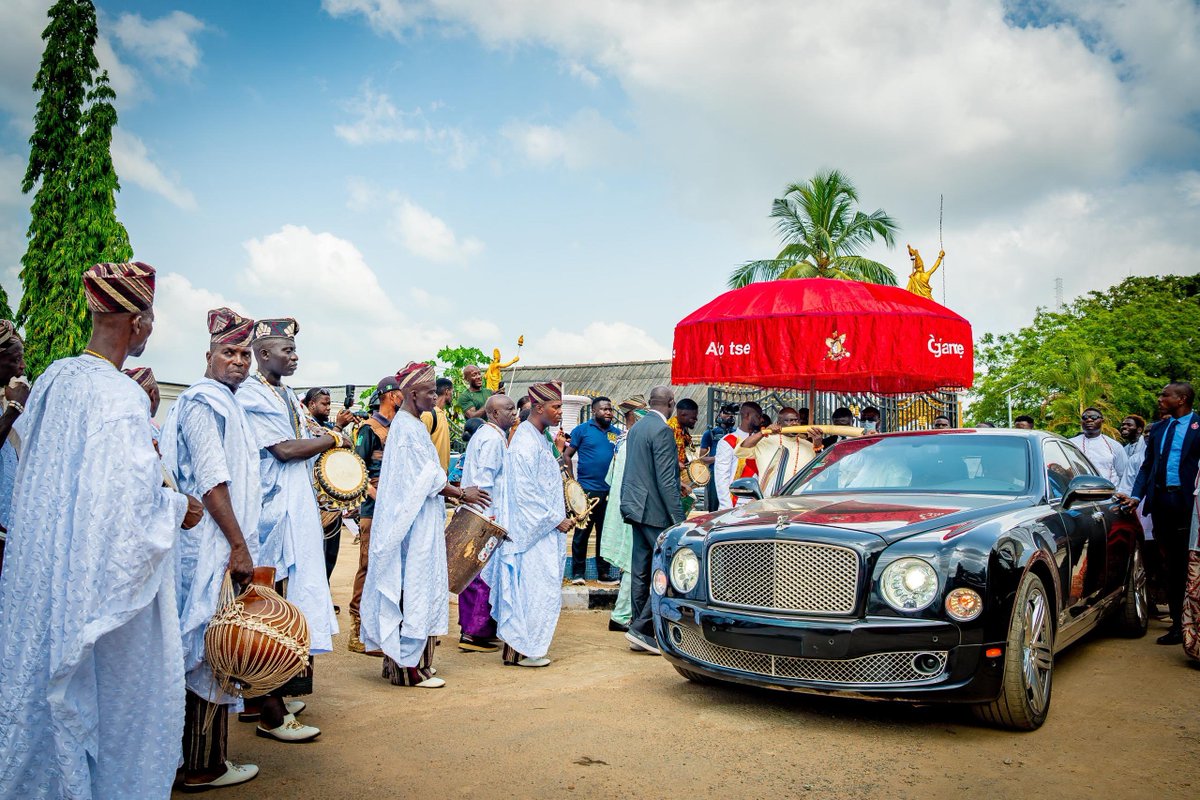 Lord_Of_Warri's tweet photo. More photos of His Majesty 
Ògíamẹ̀ Atuwatsé III CFR, The Olú Of Warri through the lens of the best ever @SeunJamesTaiwo at ile-ife. https://t.co/sPzqJOfxc1
