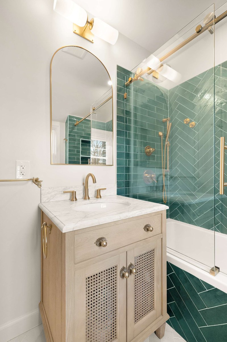 Holiday hues, but make them timeless!🌟Gleaming gold fixtures wrapped up with bold green tile bring the festive charm that feels right at home all year long💚

Trade Partner:  @mjdesignandbuild