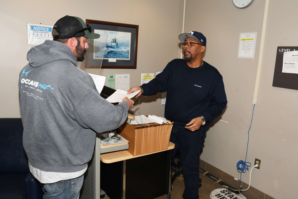 NNSYNews's tweet image. In this month's Access Code, we highlight Code 614 - the Payroll Division! Learn more: dvidshub.net/news/552919/ac…

Photos by Troy Miller, NNSY Public Affairs Specialist

#NNSY #AccessCode #ForceBehindTheFleet