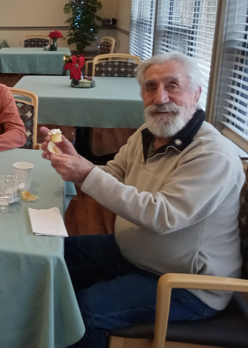 NextStepHC's tweet image. Things are getting festive at The Hermitage Healthcare! 🎄❤️ If you're looking for a fulfilling job that makes a difference in other people's lives, apply to join their team today: the-hermitage.employ.onshift.com/company_pages/…