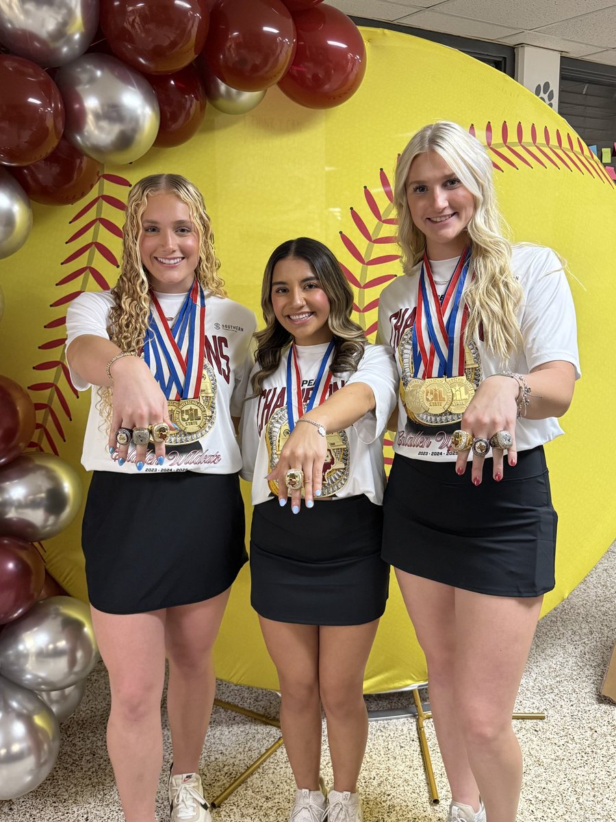 BraelynBailey13's tweet photo. 3X State Champions!!! Got our ring last night and celebrated our amazing 2025 season. Let’s Go Cats! #chasingfour 🐾🥎 @Tflolentz @Calallen_SBall @UTAMavsSB https://t.co/W7hwdaAGdv