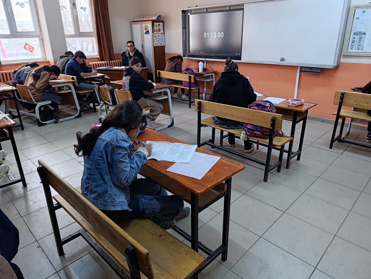 İlçe kaymakamımızın  destekleriyle , okulumuzda deneme sınavı gerçekleştirildi. 

<a href="/tcmeb/">Millî Eğitim Bakanlığı</a>
<a href="/frknkrksz/">Furkan Korkusuz</a> 
<a href="/agrimem/">AĞRI MEM</a> 
<a href="/hasan_kokrek/">Hasan Kökrek</a> 
<a href="/Diyadin004/">DİYADİN KAYMAKAMLIĞI</a> 
<a href="/remzi0479/">Remzi Işık</a>