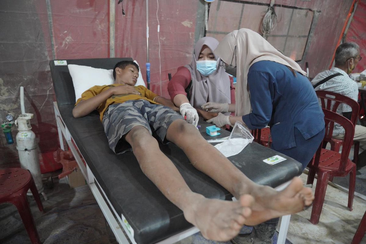 Usai melakukan kunjungan kenegaraan ke Rusia, saya langsung bertolak menuju Aceh untuk meninjau para korban terdampak bencana banjir dan tanah longsor. Saya kembali menemui masyarakat setempat dan memastikan bahwa penyaluran bantuan tetap berjalan secara efektif dan cepat,