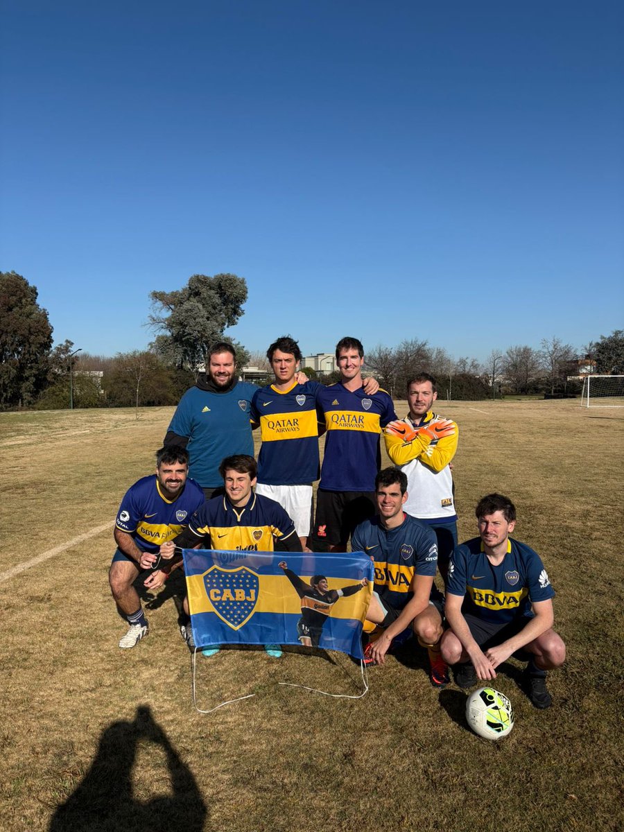 Marcos_Ape's tweet photo. Feliz día a todos los hinchas del más grande 💙💛 #CABJ https://t.co/9jcniJPaI2