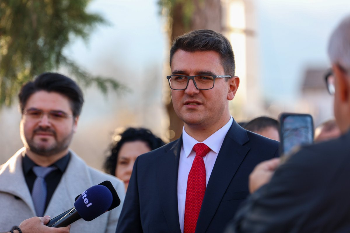 Денеска присуствував на поставување на камен темелник на нова училишна спортска сала во населено место Колешино, во Општина Ново Село.

Убеден сум дека сите овие проекти ќе значат додадена вредност во квалитетот на животот на локалното население и ние како Влада ќе продолжиме и