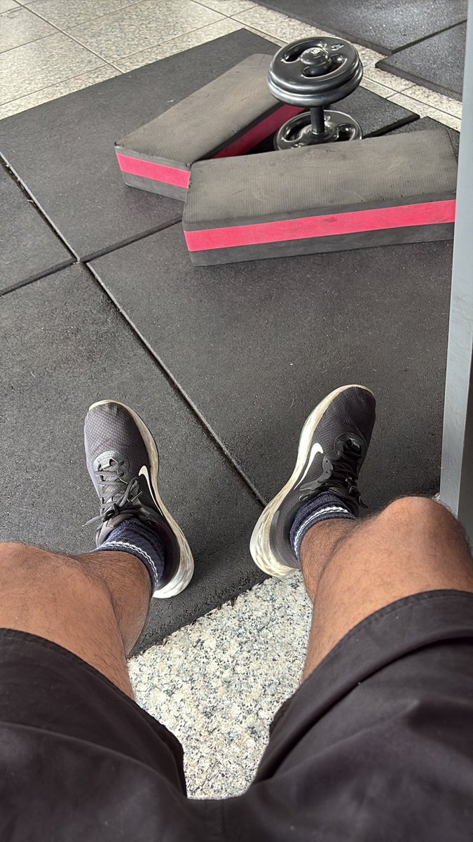 AlphaFernando_'s tweet photo. Those sweaty gym feet are crushing you. https://t.co/wZf6Ytgifg