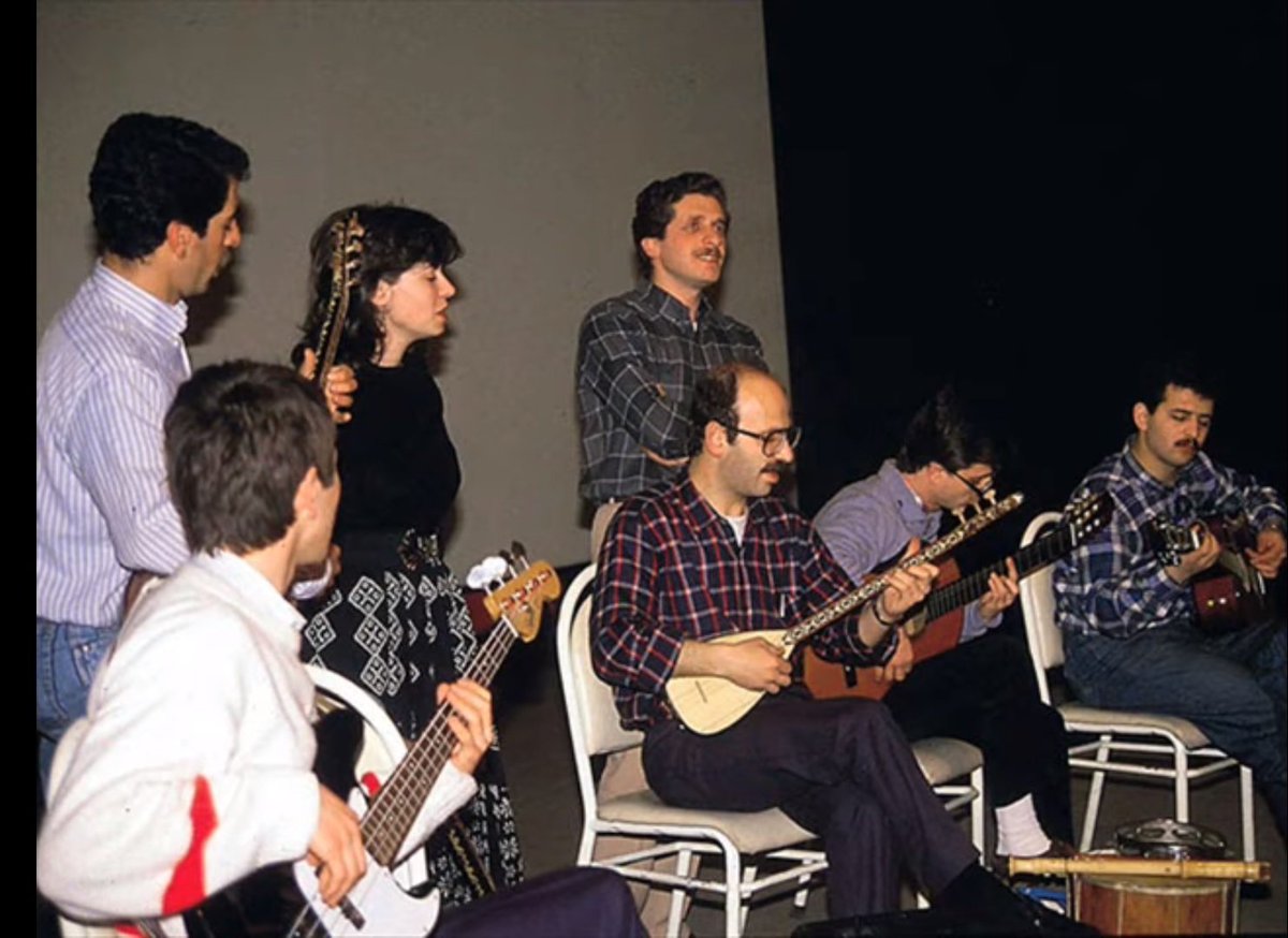 yorum'un ölümsüz silüetine can veren fotoğrafın bir başka açısı..

ilkay akkaya, tuncay akdoğan, metin kahraman, kemal sahir gürel, efkan şeşen, ejder akdeniz, serdar keskin