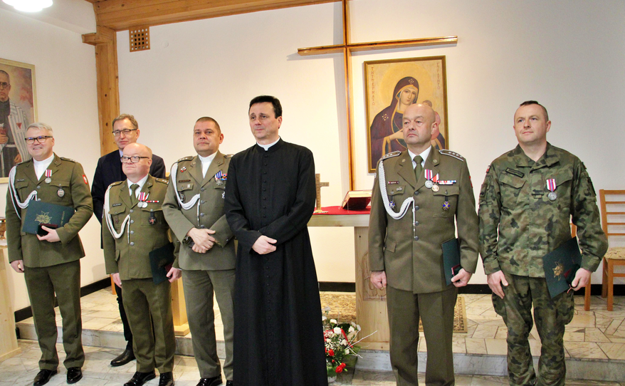 Obraz Matki Bożej Walecznej Hetmanki w kaplicy 112. Batalionu Lekkiej Piechoty. Więcej na stronie diecezji diecezja.bielsko.pl/obraz-matki-bo…