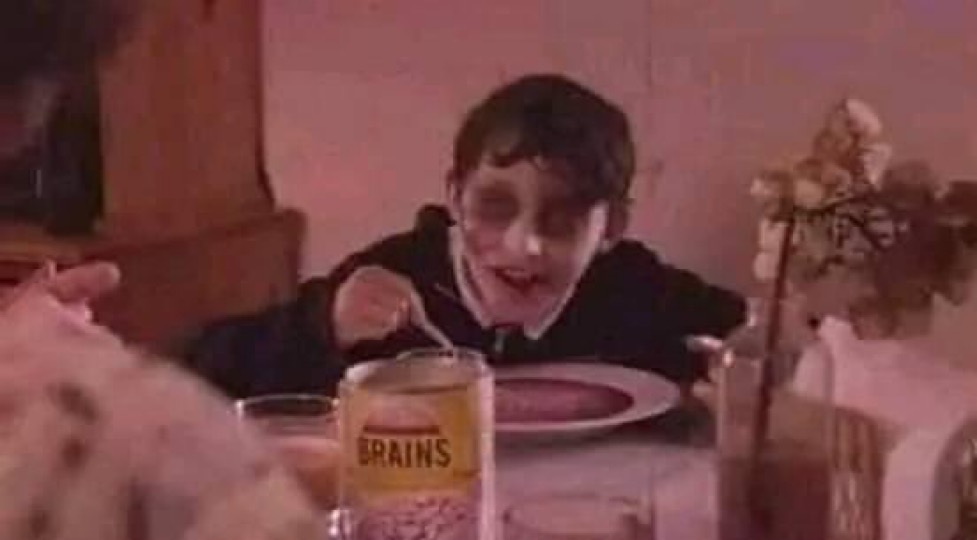 xotasagrada's tweet image. Minha mãe: que horas você dormiu?

Eu: quem sumiu?