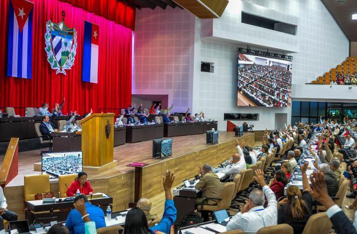 .<a href="/AsambleaCuba/">Asamblea Nacional Cuba</a> sottopone al dibattito documenti legislativi Riduzione eccezionale dell'attuale durata del mandato dei delegati alle Assemblee municipali del potere popolare eGenerale della scienza,della tecnologia e dell'innovazione,arricchiti da diversi processi di consultazione