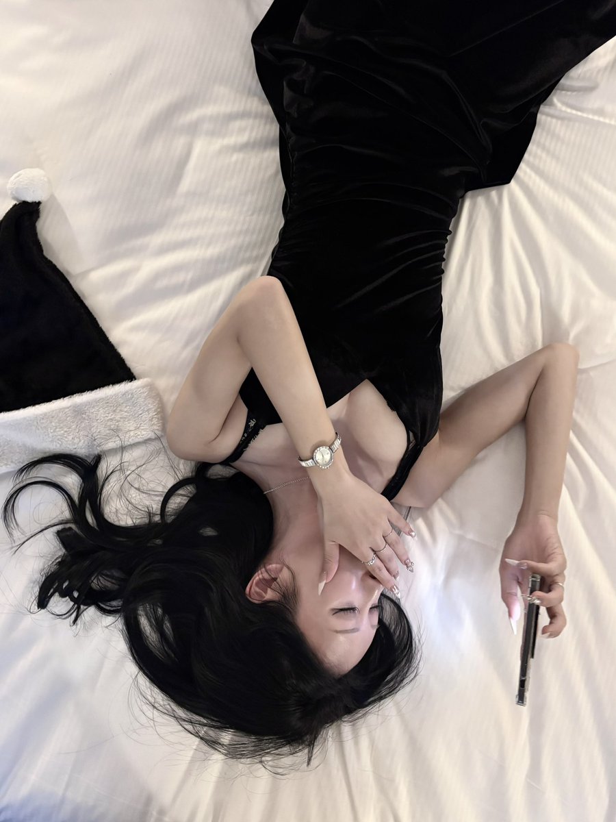 chixxkiss's tweet photo. キャミワンピ1枚でディナーや
上からゆるっとニット羽織って二次会、
デートにも最適な大人コーデ。 https://t.co/rYV13Xyfhf