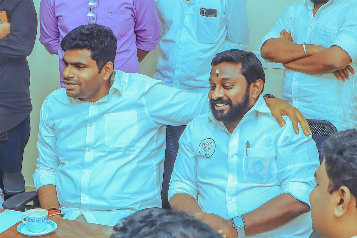 SuryahSG's tweet photo. A wonderful interactive session today at the Kovai Nagar BJP office with our beloved @annamalai_k Anna and the @BJYMinTN office bearers.

This meeting has instilled a new wave of energy and enthusiasm in us. Heartfelt thanks to our beloved Anna for continuously motivating and encouraging the Youth Wing brothers.

இன்று கோவை நகர் பா.ஜ.க அலுவலகத்தில், அன்பு அண்ணன் அண்ணாமலை அவர்களுடன் இளைஞர் அணி நிர்வாகிகள் கலந்துகொண்ட ஒரு அருமையான கலந்துரையாடல்.

இந்தச் சந்திப்பு எங்களுக்குப் புதிய உற்சாகத்தையும் வேகத்தையும் அளித்துள்ளது. இளைஞர் அணி தம்பிகளுக்கு தொடர்ந்து ஊக்கமளிக்கும் அன்பு அண்ணனுக்கு மனமார்ந்த நன்றி.

#Annamalai