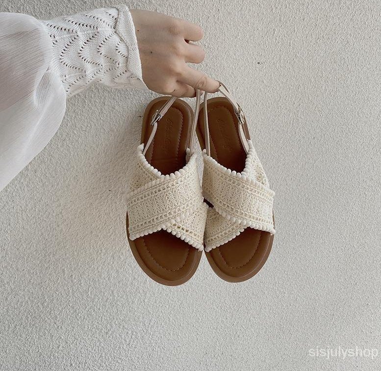 xxxirraaa's tweet image. Stylish and comfy sandals for daily🌷

a thread~