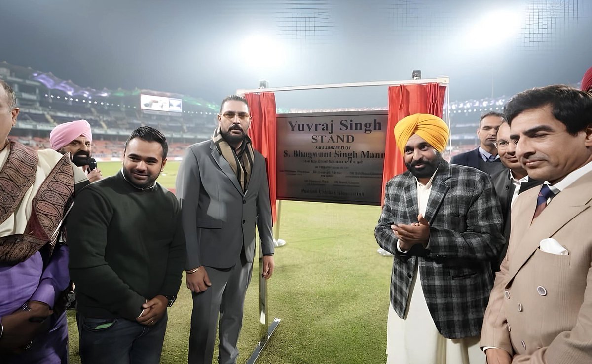 YUVSTRONG12's tweet image. To have a stand in my name at the New Chandigarh Stadium, in the state where my cricket journey began, is a feeling that’s hard to put into words.

A big thank you to the @pcacricket for this honour and for always backing the youth.

Grateful to Hon’ble CM @BhagwantMann ji for…
