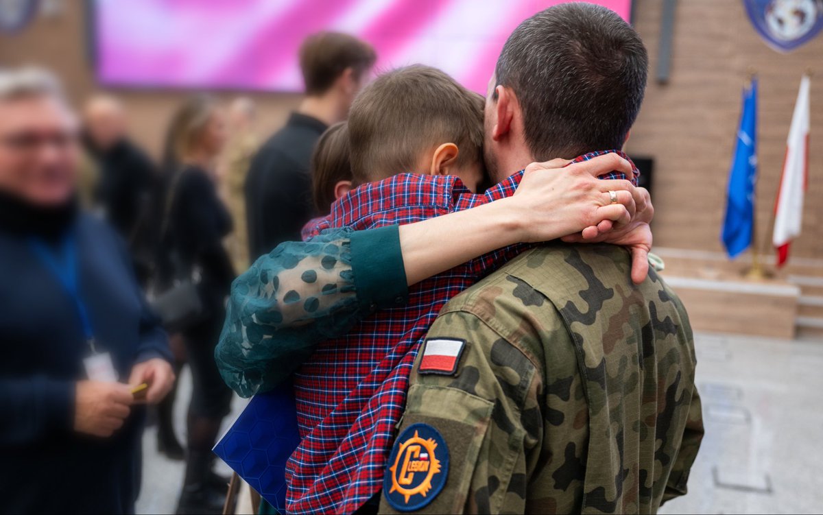 🇵🇱 Ja, żołnierz Wojska Polskiego, przysięgam…

Kolejna grupa 20 specjalistów z zakresu cyberbezpieczeństwa złożyła przysięgę wojskową w Legionowie i dołączyła do kompanii uzupełnienia kadrowego Wojsk Obrony Cyberprzestrzeni.

To efekt realizacji programu #CyberLEGION, inicjatywy