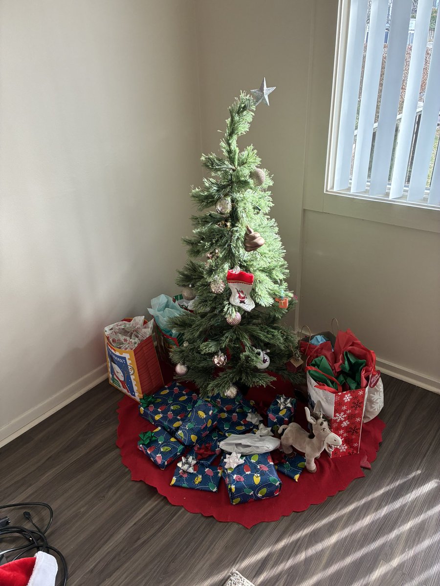 RhodeLessIsland's tweet image. 