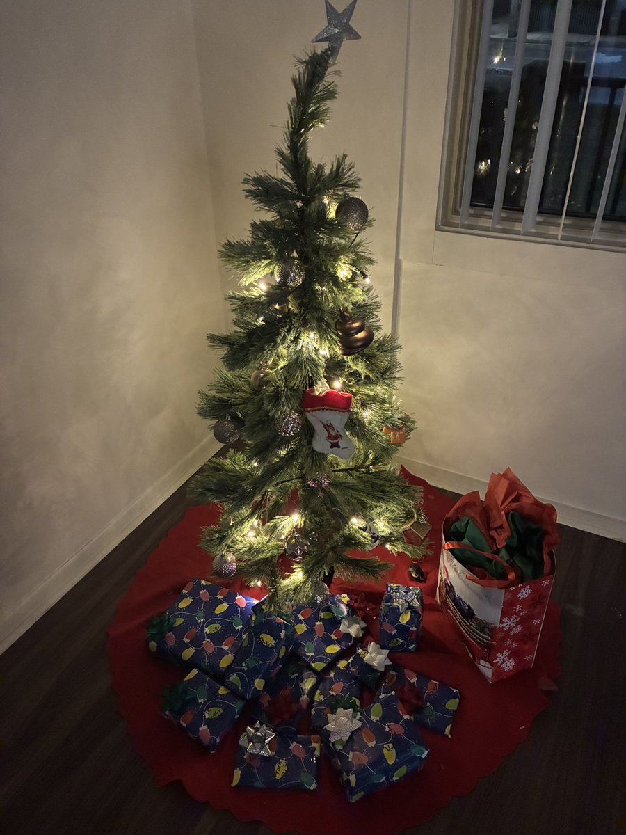 RhodeLessIsland's tweet image. 