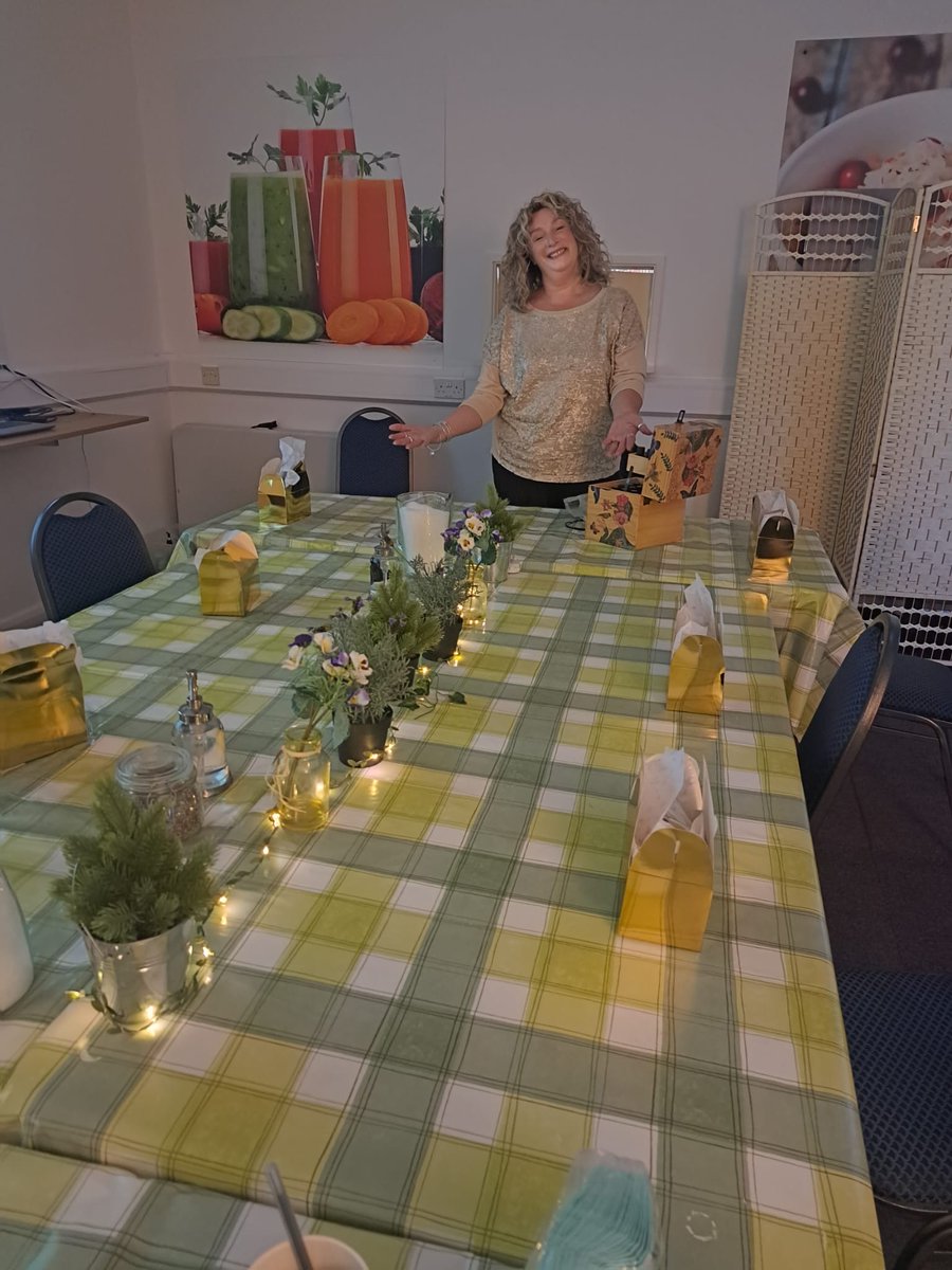 Last week, the TAC centre became a magical festive haven as Rachel CK prepared for her make-and-take Christmas gifting workshop! 🎄✨ She transformed the room into a calming space where visitors could create their own essential oil-infused gifts 💝