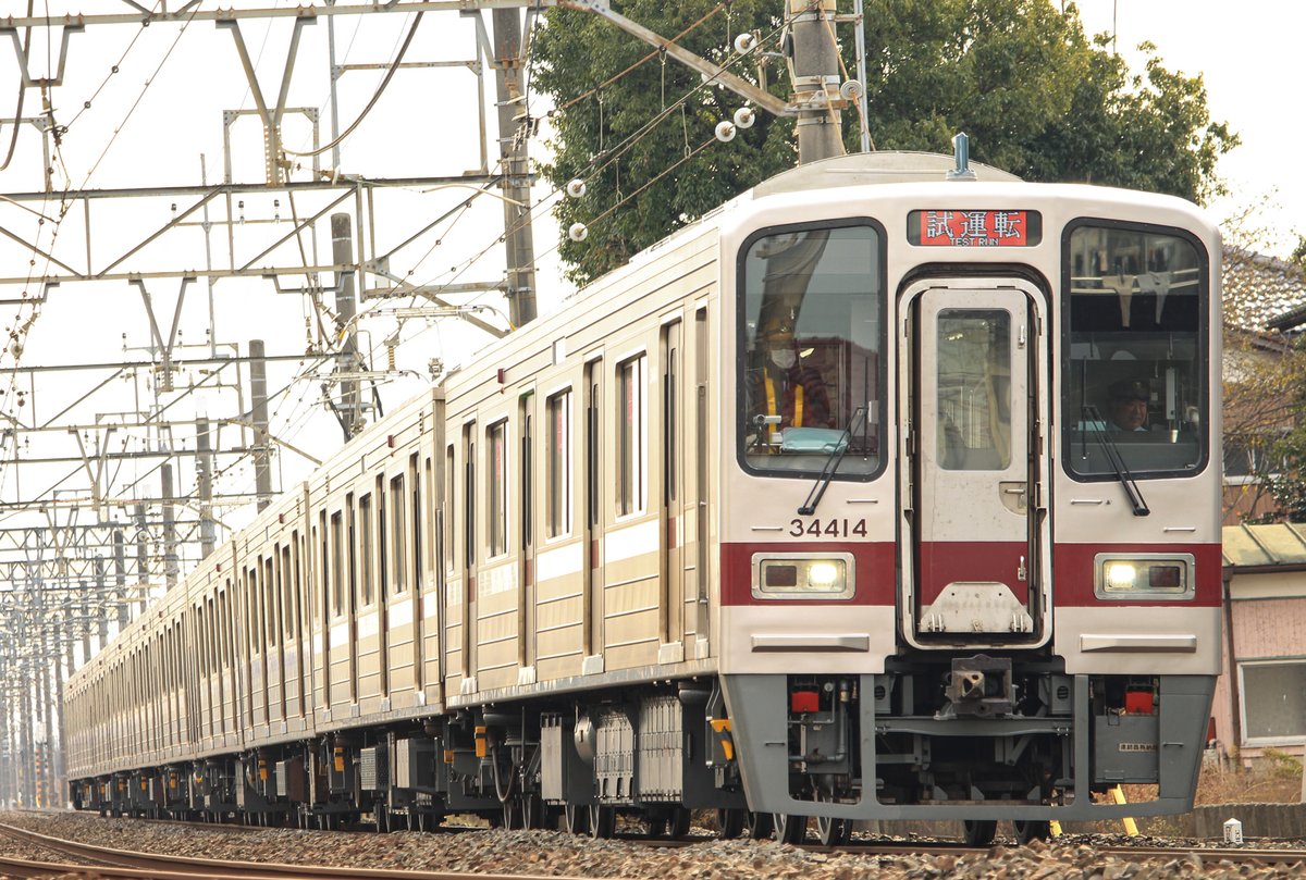 nsk_iktt's tweet photo. 【2025.12.10】#野田線 #東武鉄道
#81551F (4両)+ #81552F (4両) 甲種輸送
牽引は EF210-172
出場を知り急行, 50番台が更なる6両→5両化を実感させられる.
【2025.12.11】
● #31614F + #31414F (東上線所属) 南栗工出場
● #11655F (本線の6連幕車最若番) 乗務員習熟?
ネタが多く写真を厳選. https://t.co/bLTu8L3pJc