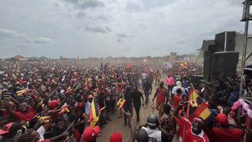 Azion001's tweet photo. Thank U Kasese For Receiving The President In Style https://t.co/qJKBiIzis4