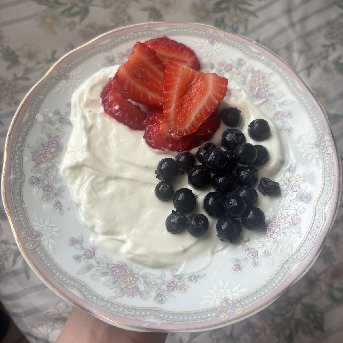 chayacals's tweet photo. café da manhã - 150 cals https://t.co/2ylloMMBWJ