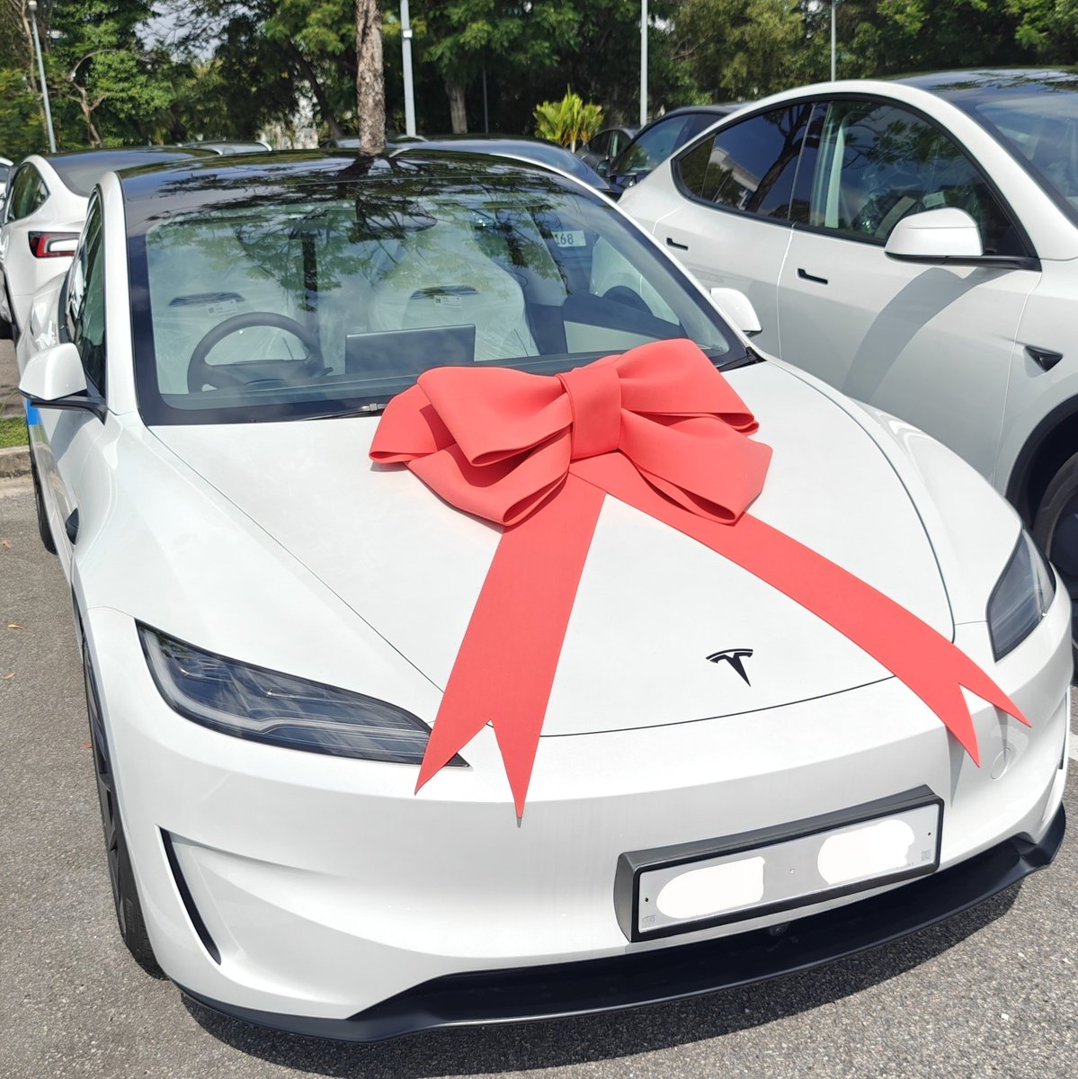 tan_baxter's tweet photo. @elonmusk @Tesla_Malaysia @Tesla_Asia @Tesla ... Email to Customer Service by Monday Dec 8 which I did. Fast forward to today Dec 12, I received an reply from @Tesla_Malaysia that Tesla won't honour the delivery defect replacement. https://t.co/Uawaz5Io7R