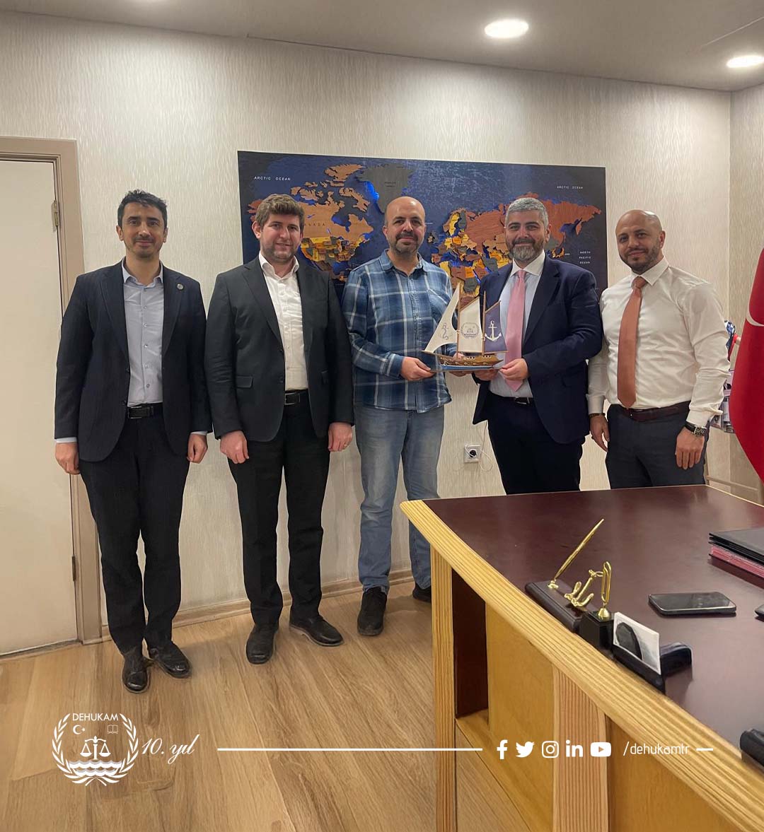 Doç. Dr. Yunus Turhan ve Av. Mehmet Cuneyd Tiryaki DEHUKAM’ı Ziyaret Etti.

Detaylı bilgi için:
dehukam.org/2025/12/12/doc…