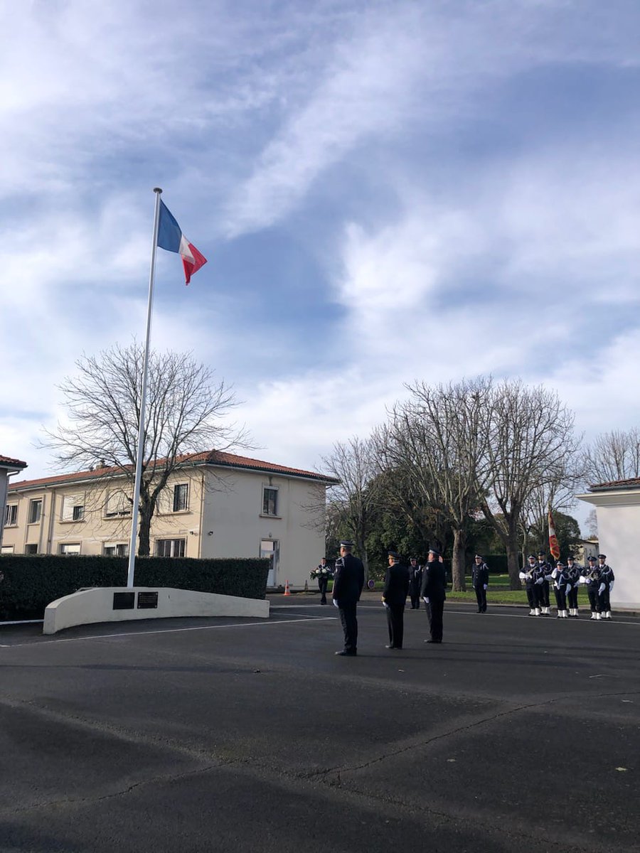 PrefAquitaine33's tweet photo. Étienne GUYOT, préfet de la région #NouvelleAquitaine, préfet de la Gironde, préside à #Cenon la cérémonie du 81e anniversaire des Compagnies Républicaines de Sécurité (CRS).
"Une occasion unique pour honorer l’histoire, l’engagement et l’esprit d’une unité, qui jour après jour, incarne le sens du service public au travers de ces valeurs."