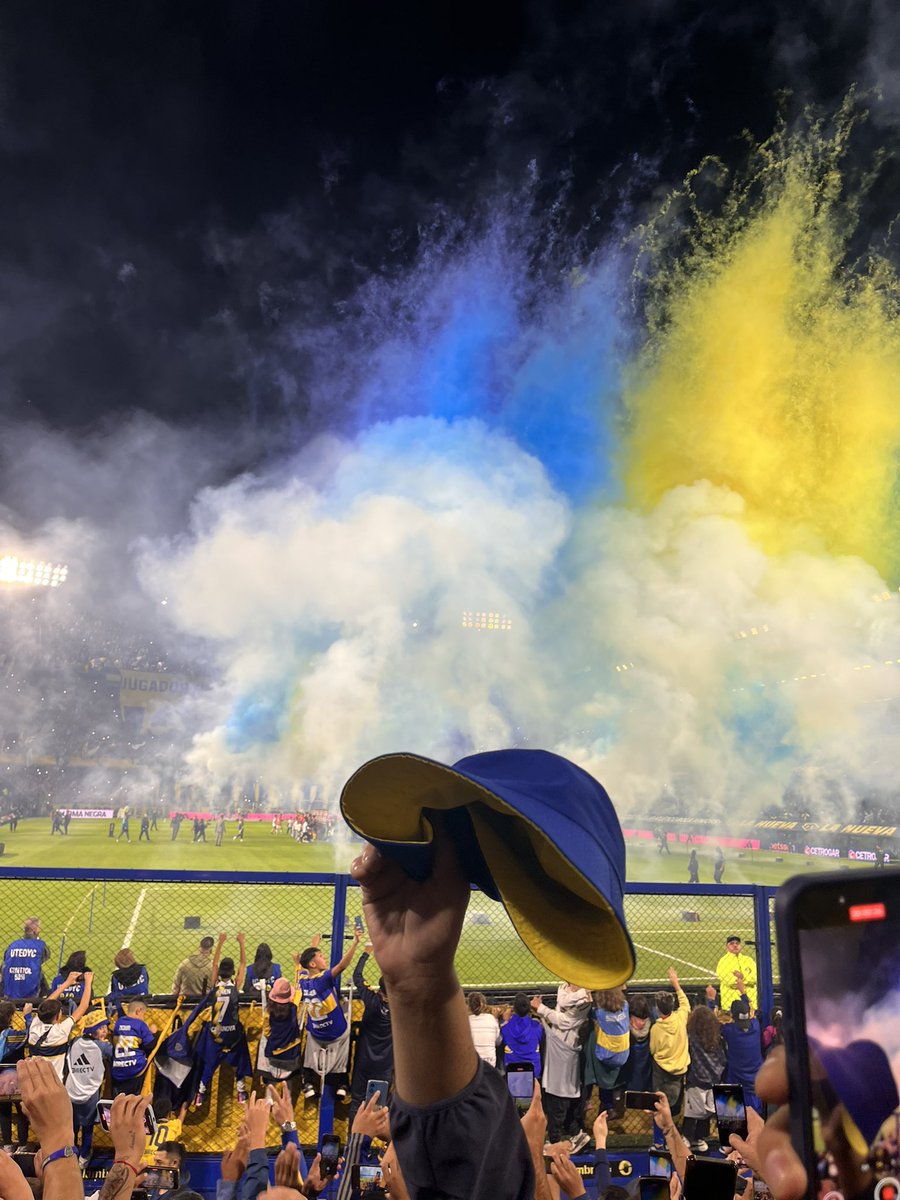 Es la vida que nos tocó vivir. Feliz día bosteros 🇸🇪