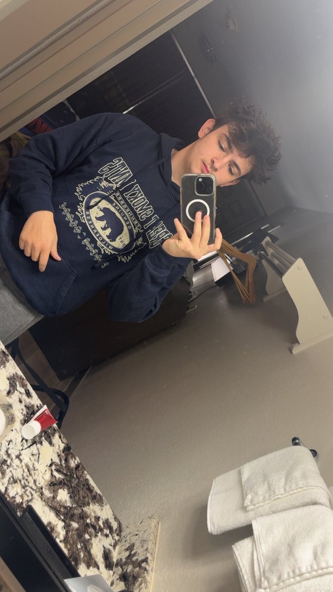 MasterDevAlpha's tweet image. u know how sexy master is tilt the phone and goon