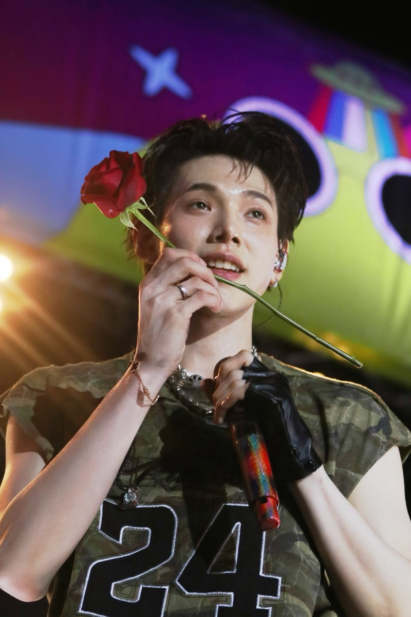 OPENLABEL_TH's tweet image. กุหลาบดอกนี้ เอาหนามมาแทงหัวใจ
เฮ็ดจั่งใด๋ก็บ่เคยสมหวัง 🥀

DAOU IN CHIANGRAI
#DAOUxFARMFEST2025
#FarmFest2025
#FarmFestOnTheHill2025