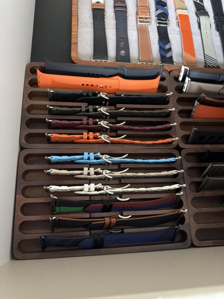 RegularMJ's tweet photo. Little Band collection update,
currently sitting at 113 Bands 

Hermès Ultra 3
Hermès Series 9 Silver
Hermès Series 8 Space Black
Series 5 White Ceramic
Series 3 Grey Ceramic

Been a long time since I’ve been active, so I decided to give you all a small update. https://t.co/G1Zp2Cl9sS