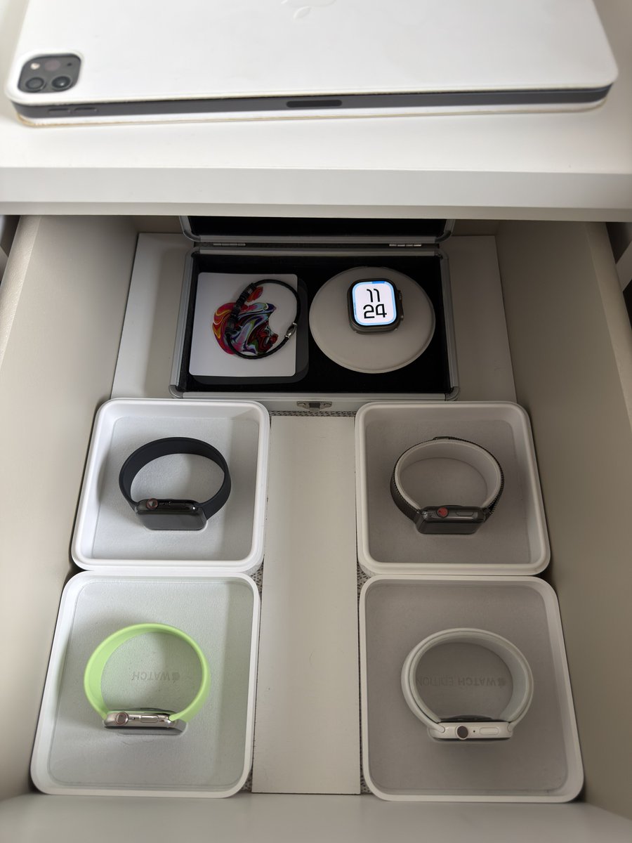 RegularMJ's tweet photo. Little Band collection update,
currently sitting at 113 Bands 

Hermès Ultra 3
Hermès Series 9 Silver
Hermès Series 8 Space Black
Series 5 White Ceramic
Series 3 Grey Ceramic

Been a long time since I’ve been active, so I decided to give you all a small update. https://t.co/G1Zp2Cl9sS