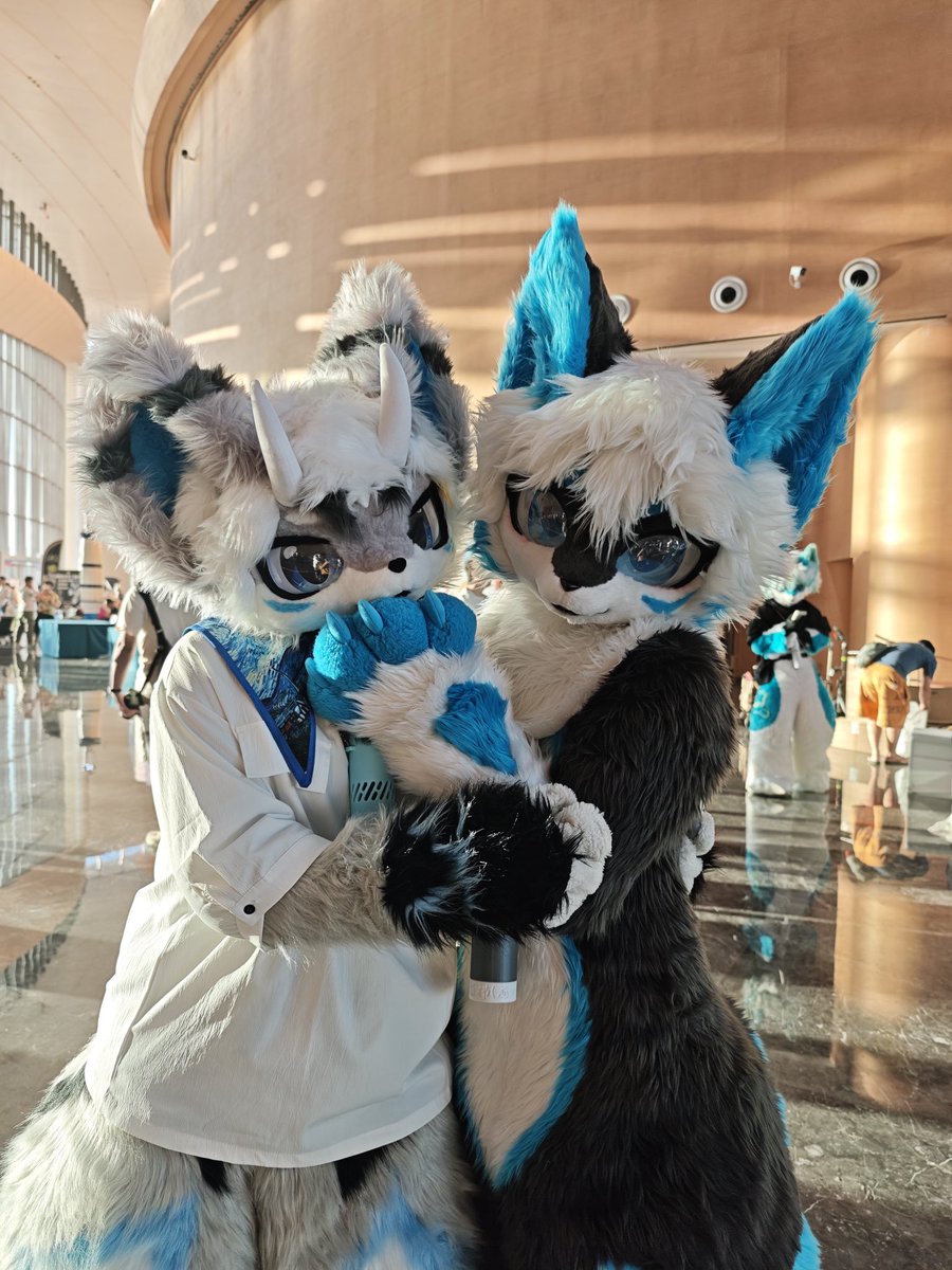 #FursuitFriday

Oh My God,it’s 沐淩楓 !