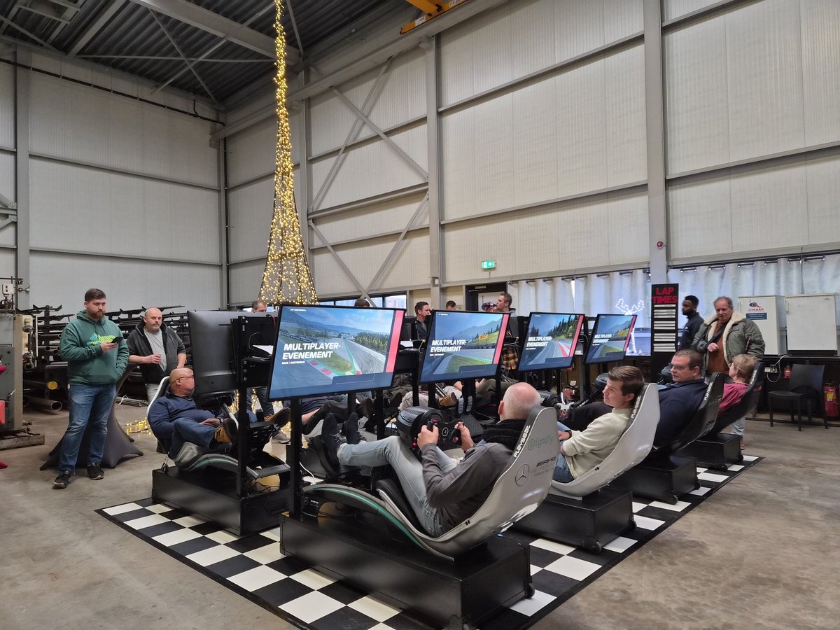 Kerstviering bij de Ketelbinkies.
Dit jaar met een heuse F1 sim challenge