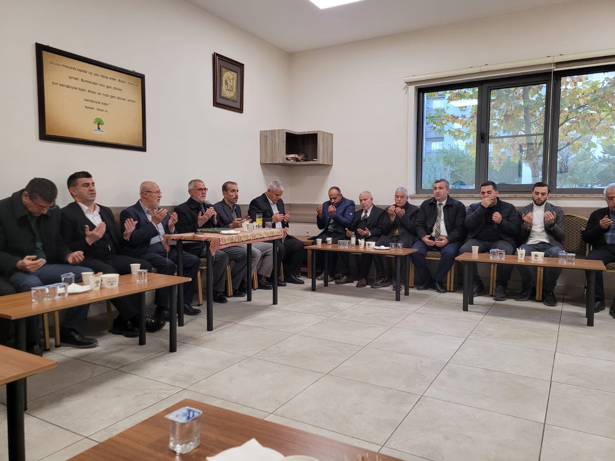 AKPartiG_Antep's tweet photo. İl Başkan Yardımcılarımız ve il yönetim kurulu üyelerimiz, İl Başkan Yardımcımız Sayın Abdulcebbar Özkara’nın hakkın rahmetine kavuşan yeğeni Harun Özkara’nın taziyesine katılım sağladı.

Merhuma Yüce Allah’tan rahmet, ailesine ve sevenlerine başsağlığı dileriz. 

@fmfedaioglu 
@Abdulcebbarozka
@Akparti