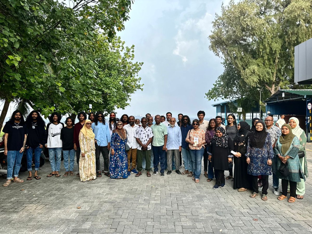 މާލޭ ސިޓީ މޭޔަރ ކެނޑިޑޭޓް <a href="/aliaazim/">𝐀𝐥𝐢 𝐀𝐳𝐢𝐦</a> ވިލިމާލޭ ރައްޔިތުން ގާތަށް. 

#Gadhakoh 
#MifaharuAli 
#FaseyhaDhiriulhun 
#AliAzimForMayor