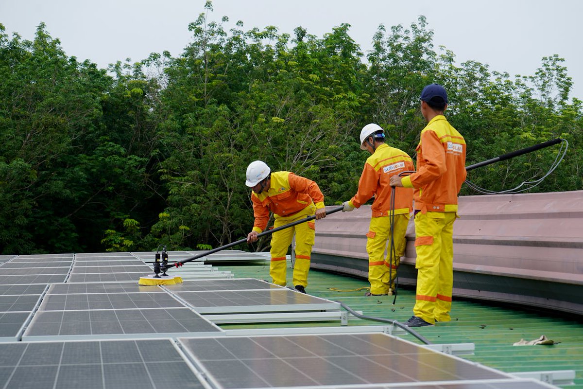 advicesector's tweet image. What does the Clean Energy Jobs Plan mean for green job pathways? Copy thinknpc.org/blog/clean-ene…