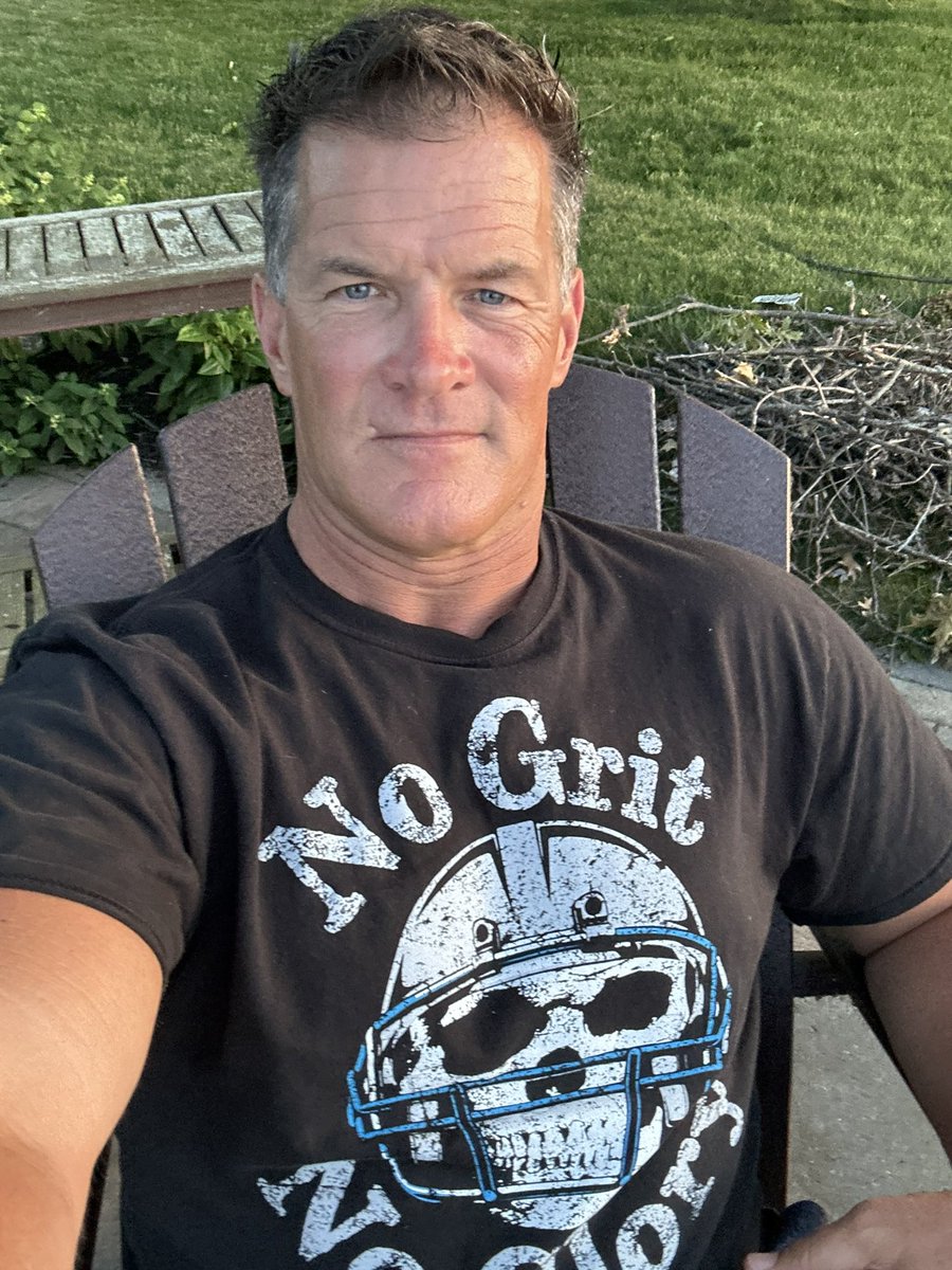 mlyons85's tweet image. Believe in yourself. Even when others don’t…

There have been so many times in my life when others doubted me. 

➡️ Playing college football

➡️ Making the NFL

➡️ Building a virtual retirement planning biz 

No matter what you dream, people will scoff at the suggestion. It’s…