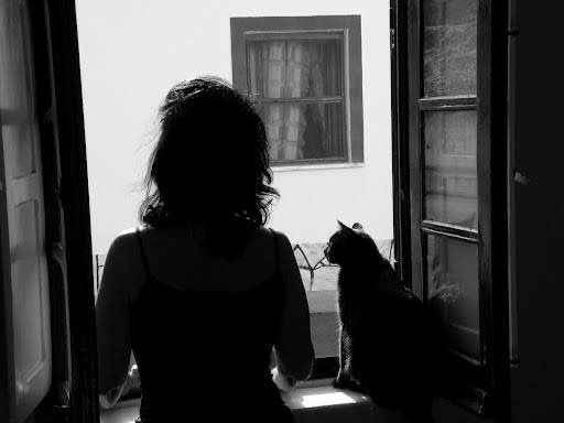 literlandweb1's tweet photo. "La ternura es la forma más modesta de amor. No tiene emblemas o símbolos especiales. Aparece cuando miramos de cerca y con cuidado a otro ser, a algo que no es nuestro “yo”, pero donde nos descubrimos a nosotros mismos"

Olga Tokarczuk https://t.co/1jb6mnLKvl