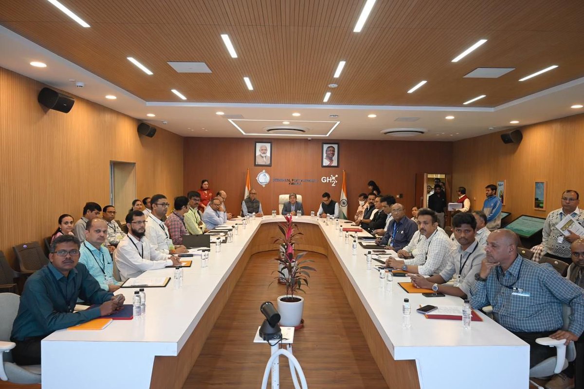 Deendayal_Port's tweet photo. 🌊♻️ Advancing the Green Transition in Maritime India.
Shri Sushil Kumar Singh, IRSME, Chairman, DPA inaugurated the two-day workshop on “Desalination – Travel through Time & Notable Developments in the Field of Green Transition” at DPA's Admin Building, Gandhidham. The workshop was organised in collaboration of CSIR- Central Salt and Marine Chemicals Research Institute.
The workshop witnessed participation from Major Ports, industry leaders, DPA Officials & Employees.

#GreenTransition #Desalination #SustainablePorts #DPA #Kandla